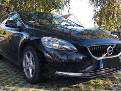 Schwarz Gebraucht 2017 Volvo V40 Kombi | 11.240 € (Superpreis)
