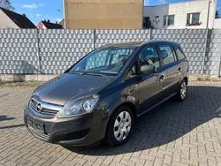Grau Gebraucht 2013 Opel Zafira Family Van / Kleinbus | 5.999 € (Fairer Preis)