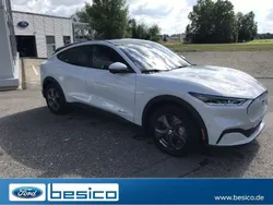 Space white metallic Gebraucht 2023 Ford Mustang Mach-E SUV | 56.150 €