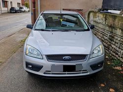 Grau Gebraucht 2005 Ford Focus Kleinwagen | 220 € (Superpreis)
