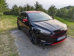 Schwarz Gebraucht 2016 Ford Focus ST-Line Kombi | 8.300 € (Fairer Preis)