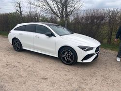 Weiß Gebraucht 2023 Mercedes CLA250e Shooting Brake AMG Kombi | 33.999 € (Fairer Preis)