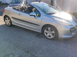 Silber Gebraucht 2007 Peugeot 207 CC Cabrio | 2.929 € (Etwas zu teuer)