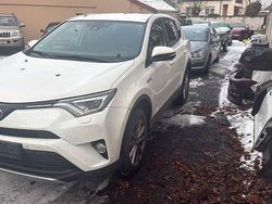 Weiß Gebraucht 2018 Toyota RAV4 Hybrid Team SUV | 15.999 € (Fairer Preis)