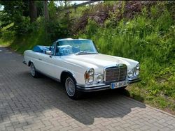 Weiß Gebraucht 1963 Mercedes W111 Cabrio | 83.000 €