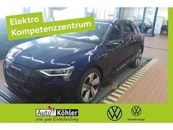 Navarrablau metallic / schwarz Gebraucht 2022 Audi e-tron S-Line SUV | 38.830 € (Guter Preis)