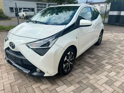 Weiß Gebraucht 2021 Toyota Aygo X-play Kleinwagen | 11.990 € (Fairer Preis)