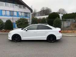 Weiß Gebraucht 2019 Audi A3 Sportback Exclusive Limousine | 19.700 € (Fairer Preis)