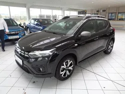 Perlmuttschwarz metallic Gebraucht 2023 Dacia Sandero Expression Kleinwagen | 19.798 € (Teuer)