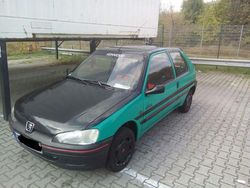 Grün Gebraucht 1996 Peugeot 106 Kleinwagen | 1.200 €