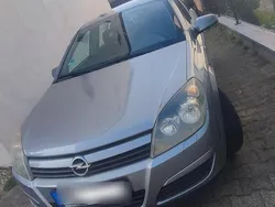 Grau Gebraucht 2005 Opel Astra Kleinwagen | 2.900 € (Fairer Preis)