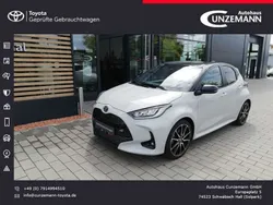 Dynamic grey silber metallic, dach schwarz Gebraucht 2022 Toyota Yaris Hybrid Sport Limousine | 24.860 € (Teuer)