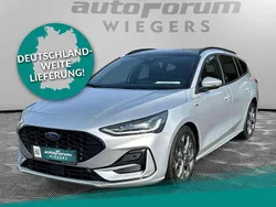 Silber Gebraucht 2024 Ford Focus ST-Line Limousine | 25.481 € (Superpreis)