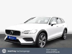 Crystal weißperleffekt Gebraucht 2023 Volvo V60 CC Plus Kombi | 37.850 € (Guter Preis)