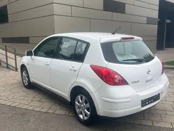 Weiß Gebraucht 2009 Nissan Tiida Acenta Limousine | 3.850 € (Fairer Preis)