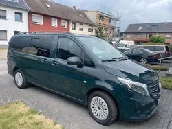 Grün Gebraucht 2021 Mercedes Vito Van / Kleinbus | 39.500 € (Fairer Preis)