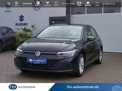 Schwarz Gebraucht 2022 VW Golf VIII Life Limousine | 20.980 € (Guter Preis)