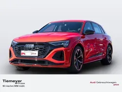 Rot Gebraucht 2023 Audi SQ8 e-tron Ambiente SUV | 65.690 € (Fairer Preis)