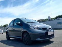 Grau Gebraucht 2009 Toyota Aygo Kleinwagen | 2.500 € (Fairer Preis)
