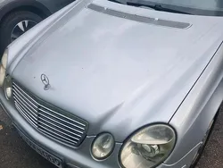 Silber Gebraucht 2004 Mercedes E200 Kombi | 4.000 €