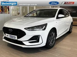 Frostweiß Gebraucht 2022 Ford Focus ST-Line Limousine | 20.990 € (Fairer Preis)