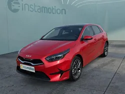 Rot Gebraucht 2023 Kia Ceed Spirit Kleinwagen | 24.749 € (Fairer Preis)