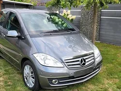 Grau Gebraucht 2025 Mercedes A160 Avantgarde Limousine | 6.490 €