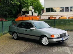 Silber Gebraucht 1995 Mercedes C200 Limousine | 8.500 €