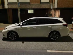 Weiß Gebraucht 2016 Toyota Auris Limousine | 7.500 € (Fairer Preis)