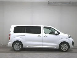 Weiss Gebraucht 2019 Opel Zafira Life Selection Van | 15.690 € (Guter Preis)
