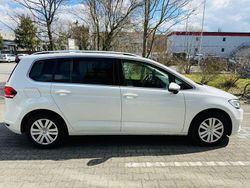 Weiß Gebraucht 2016 VW Touran Highline Van / Kleinbus | 17.000 € (Fairer Preis)