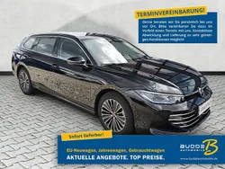 Grenadillschwarz metallic Gebraucht 2024 VW Passat Elegance Kombi | 34.990 € (Guter Preis)