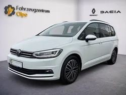 Weiß Gebraucht 2024 VW Touran Comfortline Van / Kleinbus | 30.890 € (Fairer Preis)