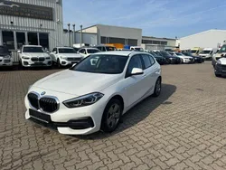 Weiß Gebraucht 2021 BMW 118 Advantage Kleinwagen | 18.900 € (Guter Preis)