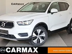 Ice white, solid / solid Gebraucht 2021 Volvo XC40 Momentum SUV | 25.900 € (Fairer Preis)