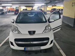 Weiß Gebraucht 2009 Peugeot 107 Kleinwagen | 950 € (Guter Preis)