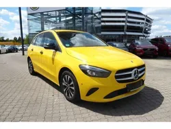 Gelb Gebraucht 2021 Mercedes B200 Style Van / Kleinbus | 18.980 € (Superpreis)