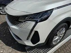 Lack weiss perlglänzend/metall Gebraucht 2022 Peugeot 3008 Allure SUV | 27.900 € (Teuer)