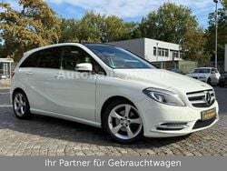 Weiß Gebraucht 2014 Mercedes B180 Sport Van / Kleinbus | 8.990 € (Fairer Preis)