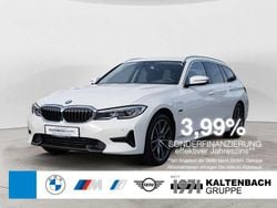 Weiß Gebraucht 2022 BMW 330e Sport Line Kombi | 31.290 € (Guter Preis)