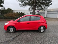 Rot Gebraucht 2013 Hyundai i20 Trend Limousine | 1.690 € (Superpreis)