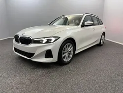 Weiß Gebraucht 2022 BMW 318 Shadowline Limousine | 29.499 € (Guter Preis)