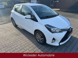 Weiß Gebraucht 2015 Toyota Yaris Comfort Limousine | 9.890 € (Fairer Preis)
