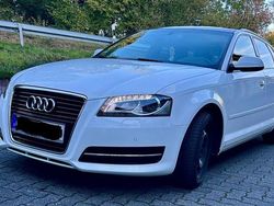 Weiß Gebraucht 2011 Audi A3 Sportback Ambiente Limousine | 10.000 € (Fairer Preis)