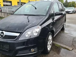 Schwarz Gebraucht 2006 Opel Zafira Van / Kleinbus | 2.699 € (Fairer Preis)