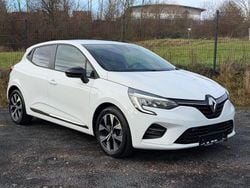 Weiß Gebraucht 2023 Renault Clio V Evolution Kleinwagen | 12.600 € (Superpreis)