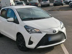Weiß Gebraucht 2018 Toyota Yaris Limousine | 8.950 € (Guter Preis)