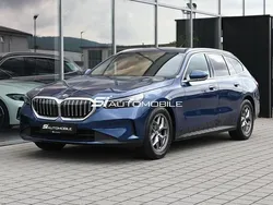Phytonicblau metallic Gebraucht 2024 BMW 520 Sport Line Kombi | 51.950 € (Fairer Preis)