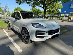 Grau Gebraucht 2024 Porsche Cayenne Sport SUV | 103.000 € (Guter Preis)
