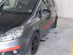 Grau Gebraucht 2006 Opel Zafira Edition Van / Kleinbus | 7.000 €